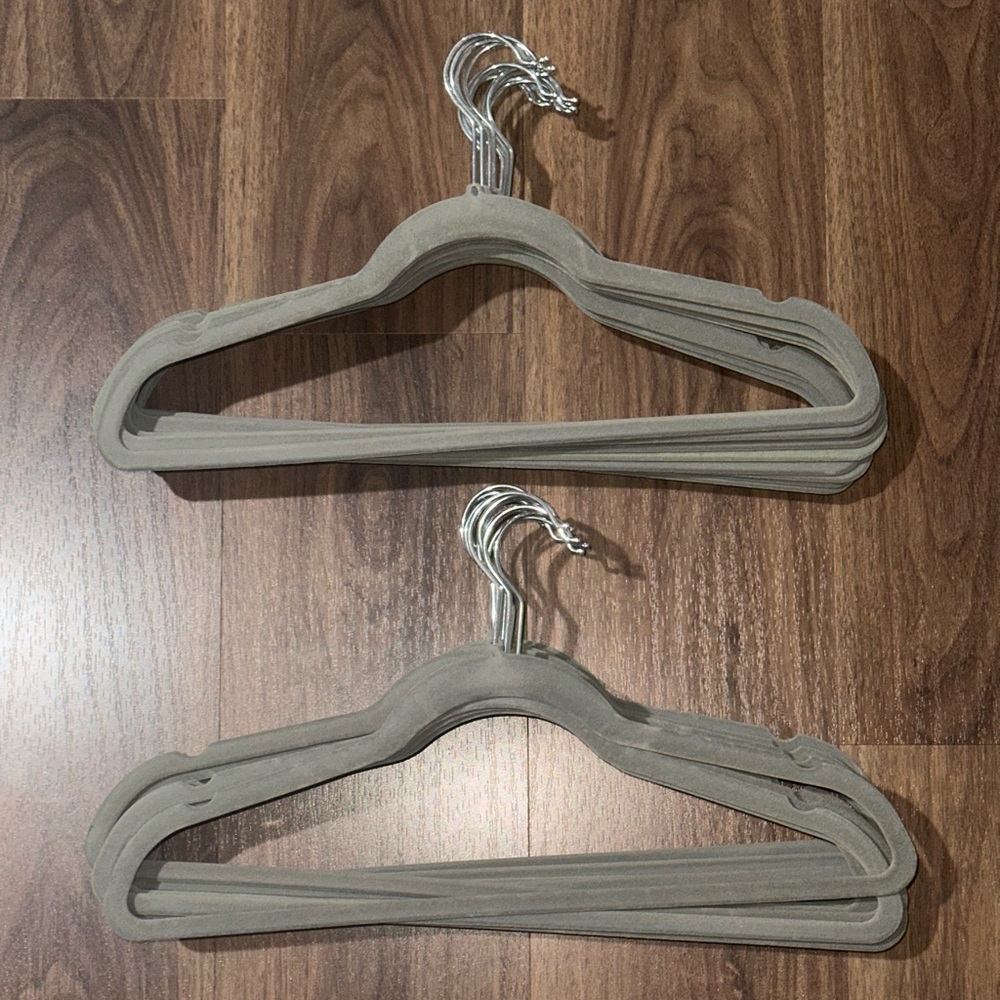 25 velvet hangers